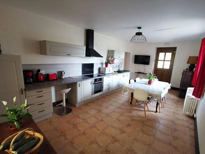 Location de vacances pour 7 personnes, avec jardin et vue à La Celle-Guenand