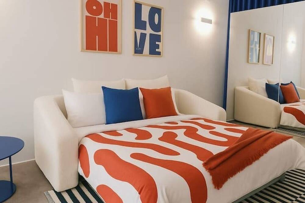 Entire apartment, Luxury Designer Loft in Cáceres Old Town | Steps from Plaza Mayor & Godoy Palace in Cáceres, Cáceres Region