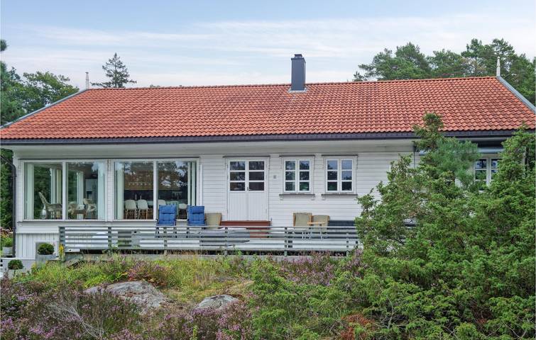 Ferienhaus für 13 Personen, mit Terrasse und Garten in Grimstad