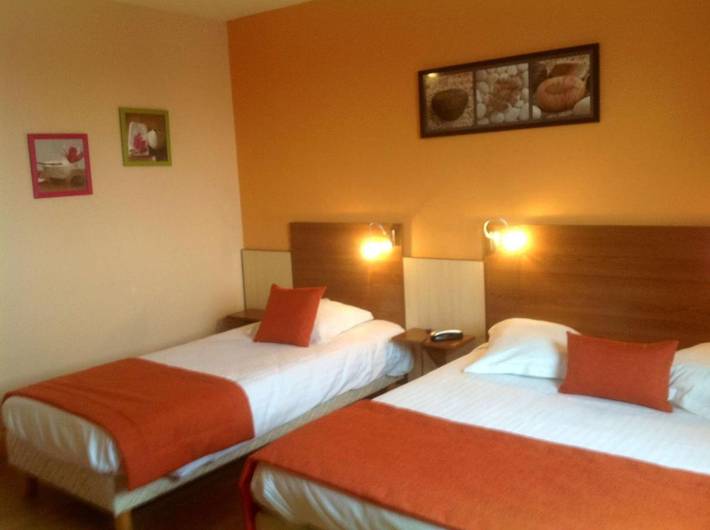 Hôtel pour 3 personnes, avec jardin et vue à Varennes-Vauzelles - 4