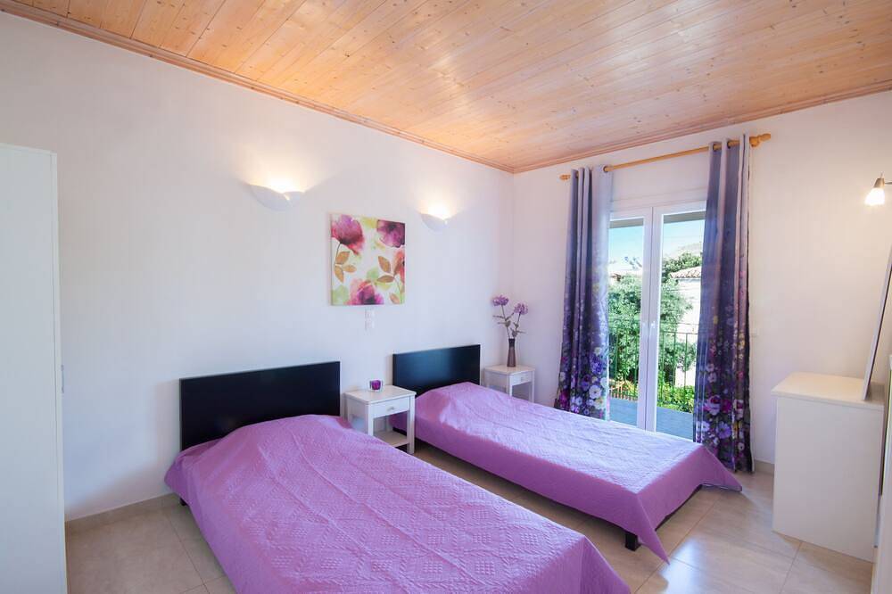 Ganze Wohnung, Telemahos Luxus-Strandwohnung in Kassiopi, Korfu