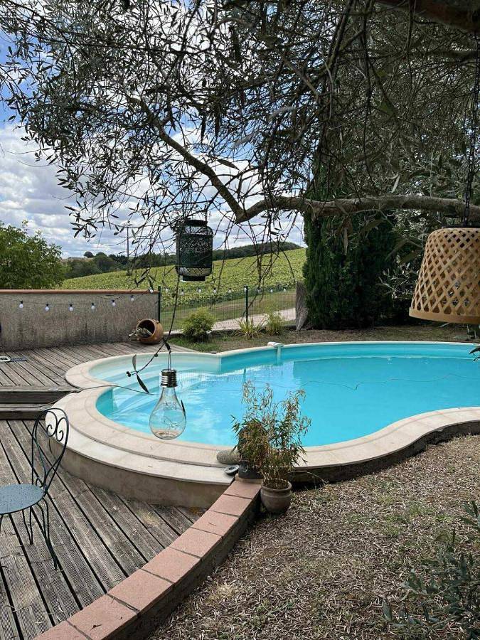 Gîte pour 2 personnes, avec terrasse et sauna ainsi que piscine et vue dans Lacaugne
