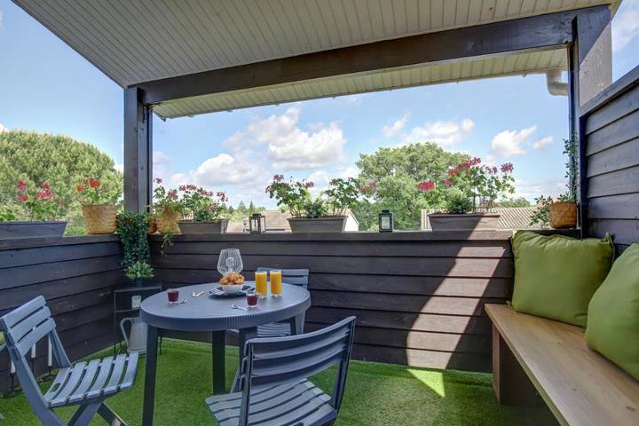 Gîte pour 4 personnes, avec vue ainsi que piscine et balcon à Saint-Sulpice-la-Pointe - 4