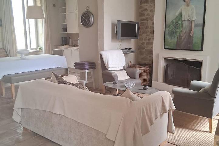 Location de vacances pour 4 personnes, avec terrasse ainsi que piscine et jardin à Calvisson - 2