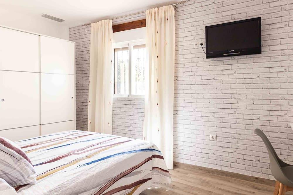 Cottage with pool, barbecue and garden in Nigüelas, Granada Province