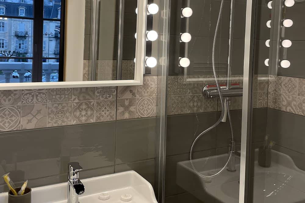 Apartamento entero, ★Studio Frères Lumière★Centre ville Dole - Wifi Netflix in Dole (Jura), Jura