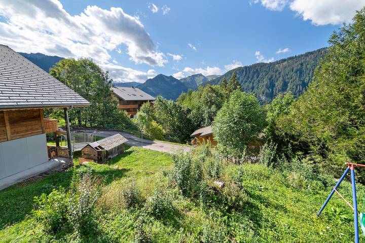 Ganze Wohnung, Appartement 'C’Emile - 74390' mit Bergblick, Gemeinschaftsgarten und WLAN in Châtel, Les Portes du Soleil