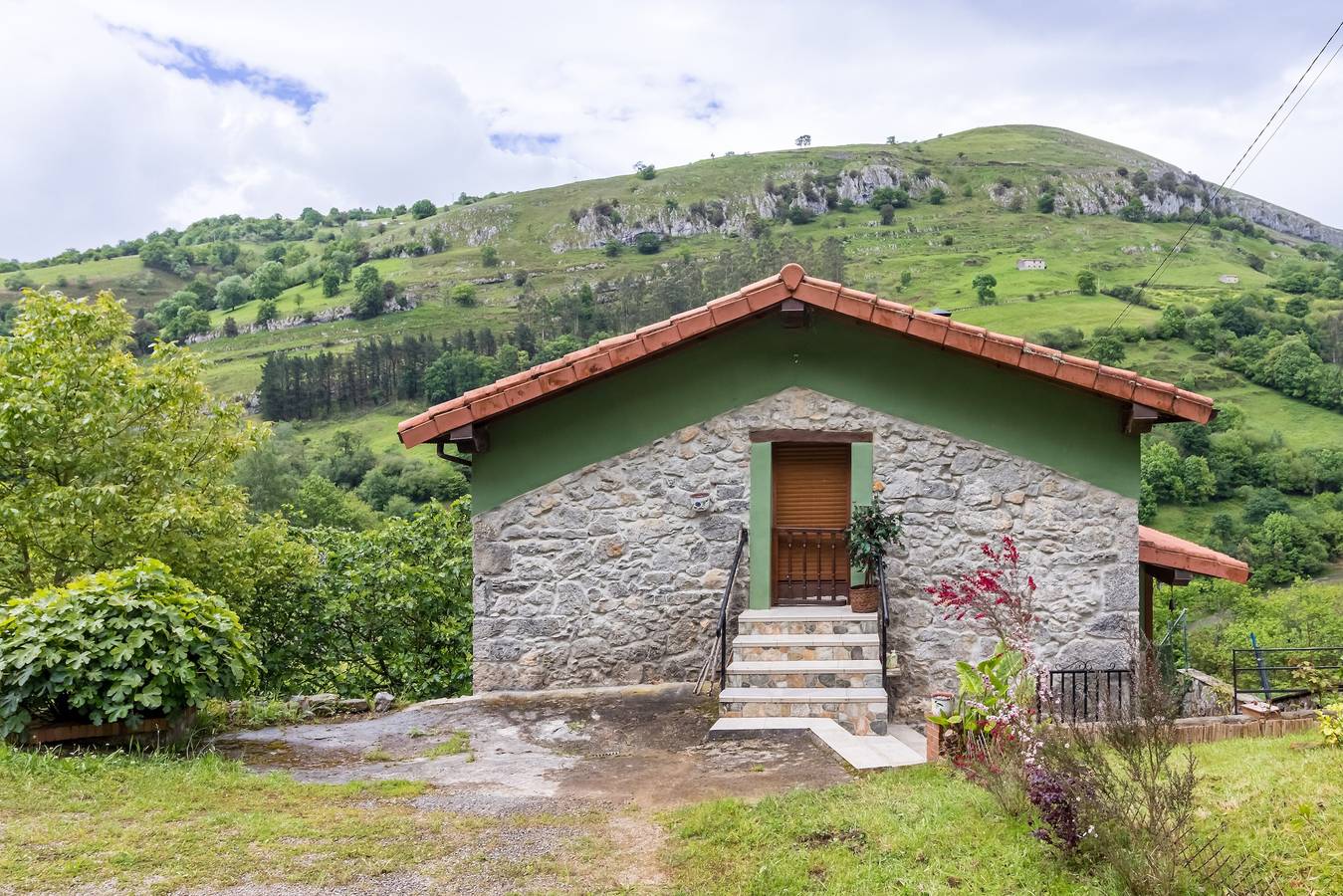 Vacation Home 'El Rincón De La Naturaleza' with Private Garden, Balcony and Wi-Fi in Arredondo, Miera Valley