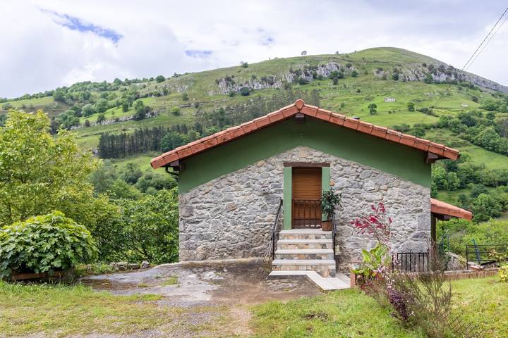 Casa rural para 6 personas, con jardín y balcón, Se admiten mascotas en Valle del Miera - 2