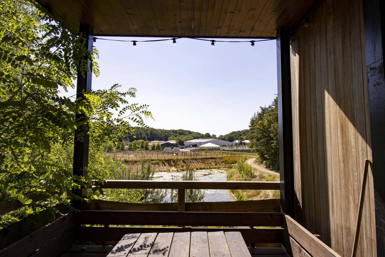 Recreatiedomein Warredal — Watercabin met hottub in Maaseik, Hoge Kempen