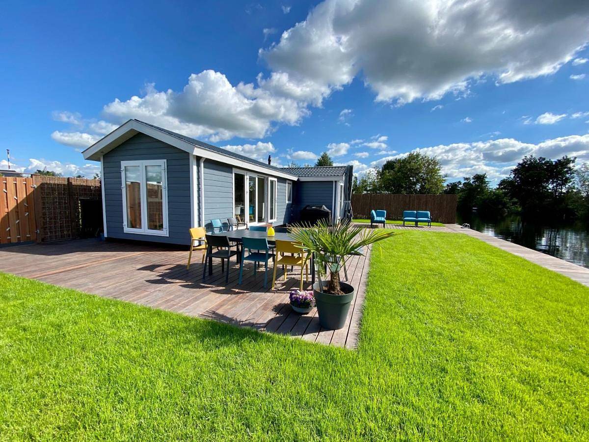 New - Waterfont Villa08 - Private Residence on a lake near Amsterdam in Vinkeveen, Groene Hart