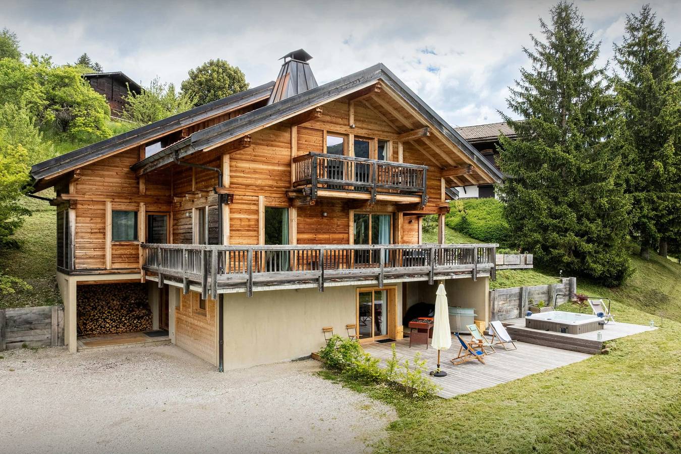 Luxury 4-star ski chalet for 15 - hot tub & games room - Ovo Network in Manigod, Región de Annecy