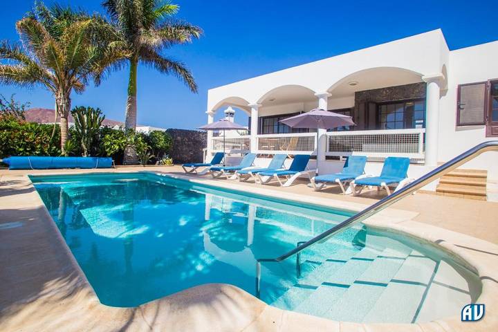 Chalet para 6 personas, con terraza y piscina - 1