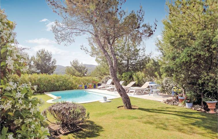 Location de vacances pour 8 personnes, avec terrasse ainsi que jardin et piscine, animaux acceptés à Mallemort - 4