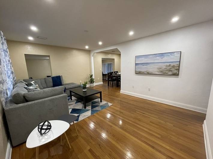 Vacation home for 7 people, with terrace and yard in Miami