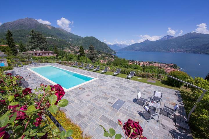 Agriturismo per 6 persone, con piscina e terrazza nonché vista lago, adatto a famiglie con bambini in Provincia di Como