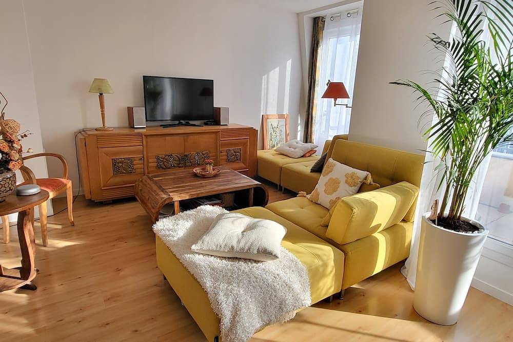 Entire apartment, Près de L'ile St Germain, grand 3 Pièces ensoleillé Avec terrasse in Issy-les-Moulineaux, Hauts-de-Seine