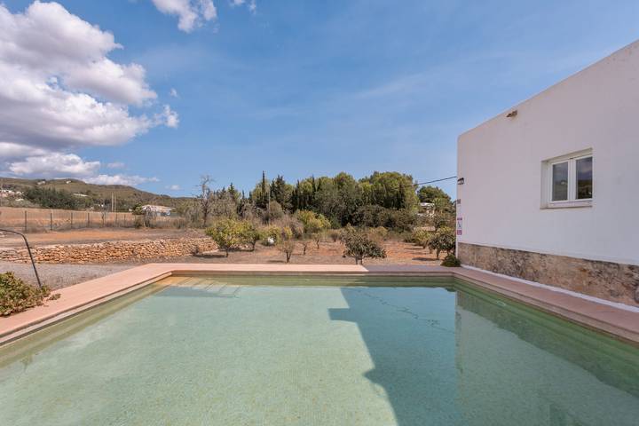 Villa for 5 people, with garden, with pets in Ibiza