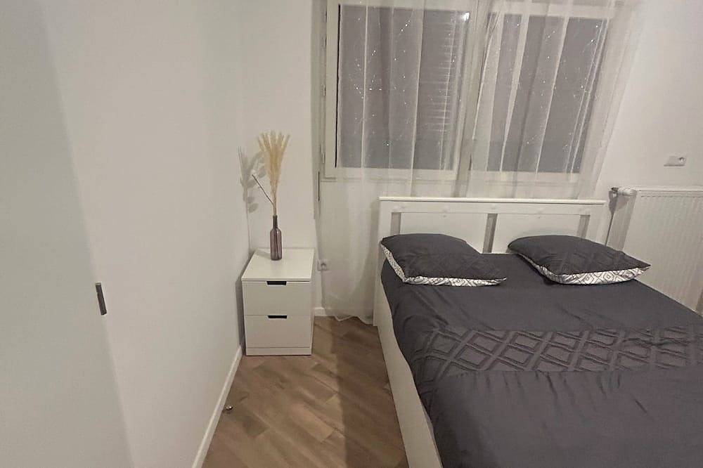 Entire apartment, 95m2 apartment with terrace 5min from Paris in Ivry-sur-Seine, Val-de-Marne