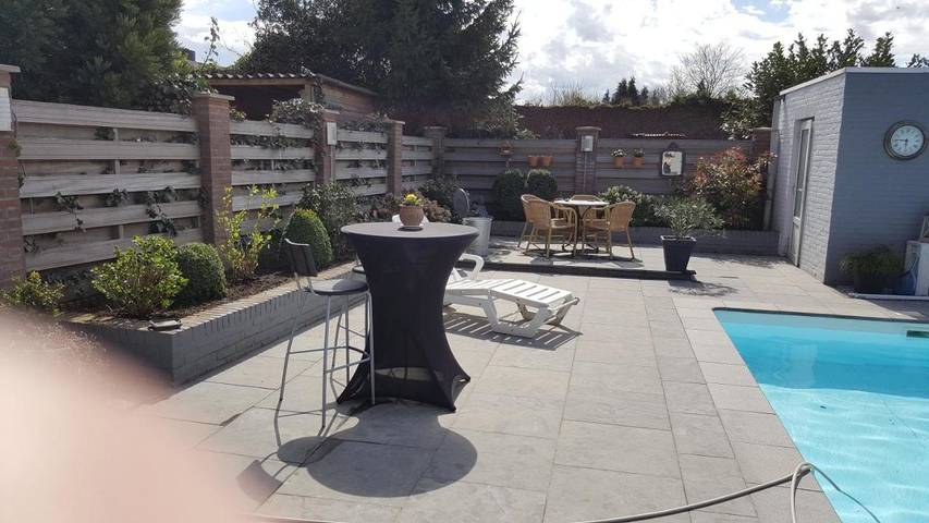 Alojamiento y desayuno para 3 personas, con piscina y jardín además de vistas y sauna - 1