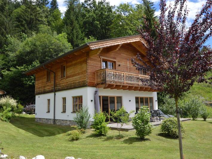 Chalet für 10 Personen, mit Terrasse und Garten in Haus