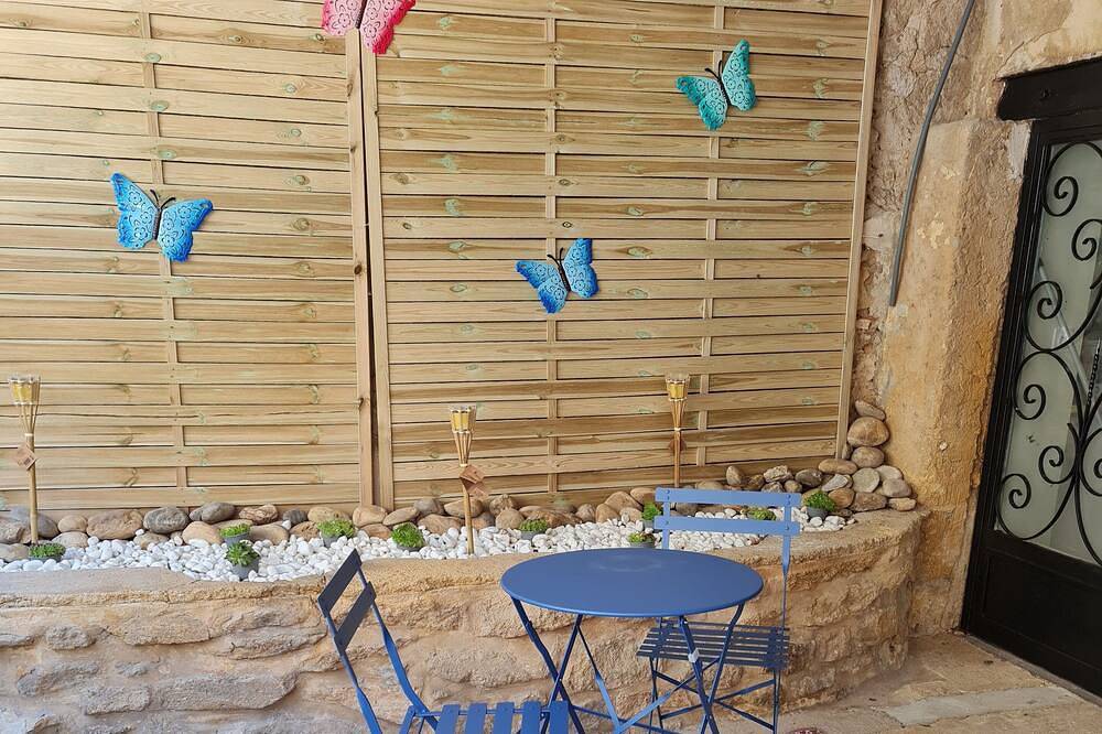 Appartement entier, Studio tout équipé in Lédenon, Région de Nîmes