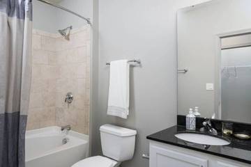 Apartment for 4 Guests in Fourth Ward, Charlotte, Picture 3