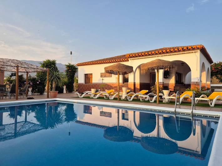 Casa rural para 8 personas, con vistas además de piscina y jardín, Se admiten mascotas en Motril