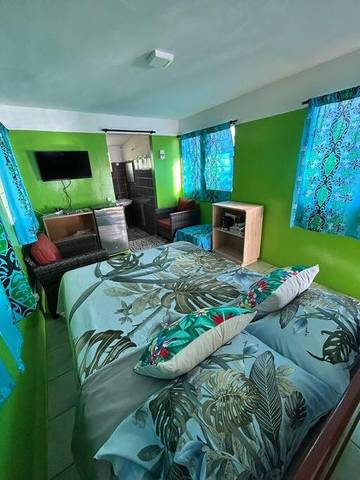 Maison de campagne pour 2 personnes, avec vue sur le lac ainsi que vue et terrasse dans Fare