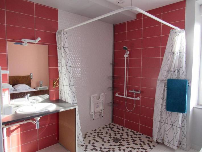 Location de vacances pour 6 personnes, avec jardin à Champagné-Saint-Hilaire