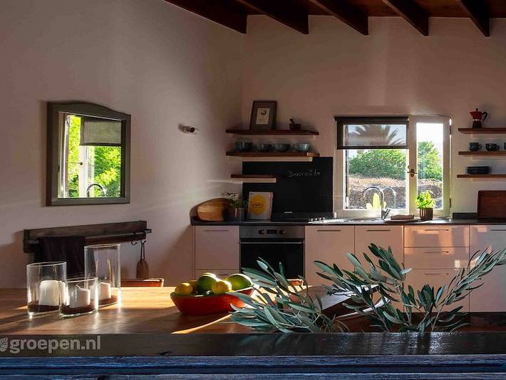 Location de vacances pour 10 personnes, avec piscine ainsi que terrasse et balcon/terrasse dans Famara - 4