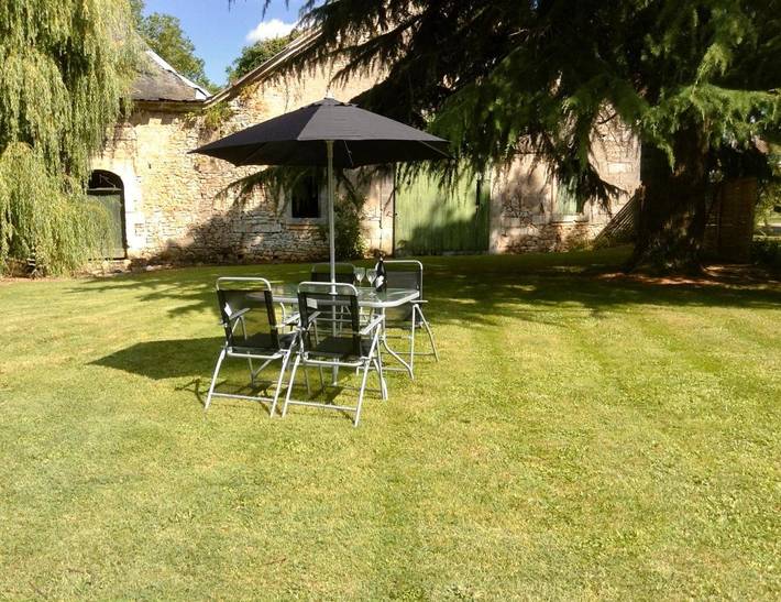 Gîte pour 5 personnes, avec piscine ainsi que jardin et vue à Feuillade (homonymie)
