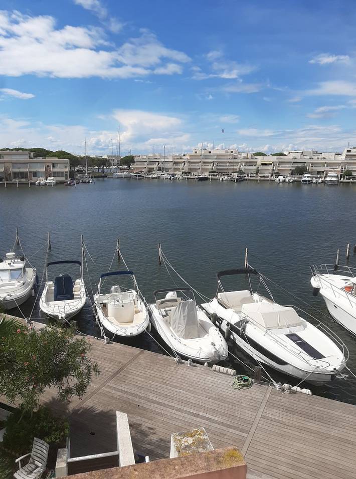 Appartement de vacances pour 6 personnes, avec vue sur le lac ainsi que piscine et terrasse