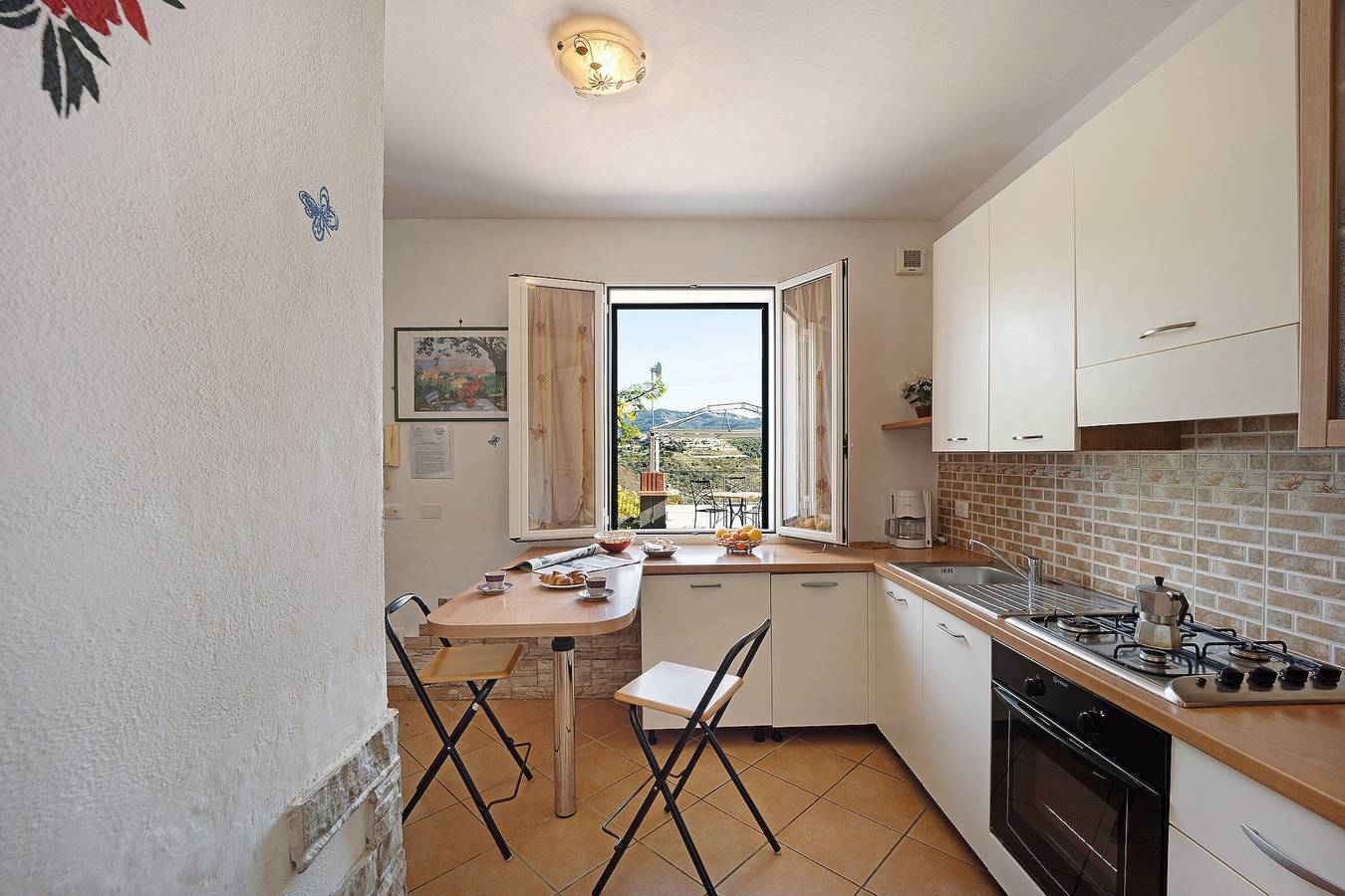Ganze Wohnung, Ferienwohnung 'Le Mimose Bilo 4 Bis' mit Bergblick, Pool, Garten und Wlan – Haustiere erlaubt in Torrazza (Imperia), Imperia