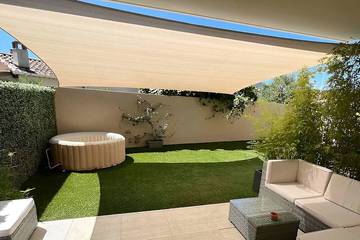 Gîte pour 3 personnes, avec jardin ainsi que jacuzzi et terrasse, animaux acceptés dans Office de Tourisme Sainte Maxime