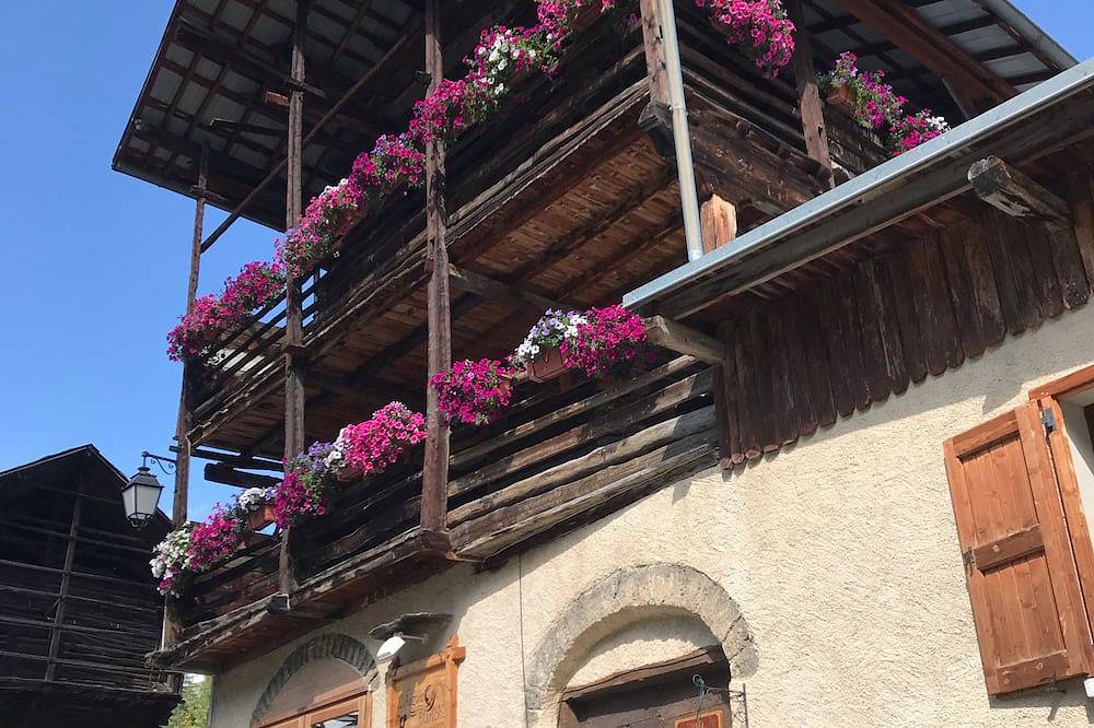 Entire apartment, Pretty T4 with sunny garden in Saint Véran la Chalp in Saint-Véran, Queyras
