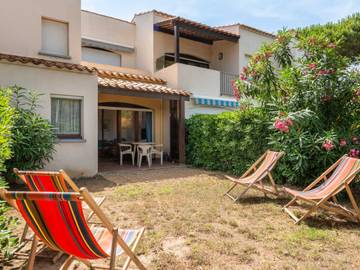 Gîte pour 4 personnes, avec terrasse ainsi que piscine et bassin pour enfant dans Plage de La Roquille