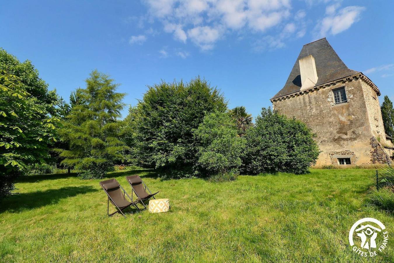 Manoir de Sevin - Lilas in Plerguer, Région de Saint-Malo