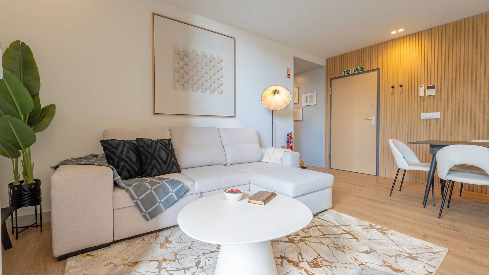 Ganze Wohnung, Ferienwohnung für 4 Personen mit Pool in Calheta, Madeira