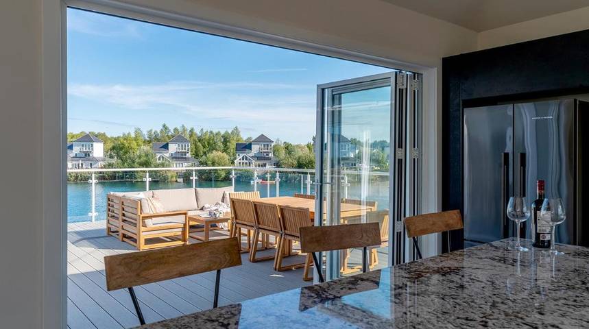 Maison de vacances pour 8 personnes, avec vue ainsi que vue sur le lac et terrasse, animaux acceptés dans Cotswolds