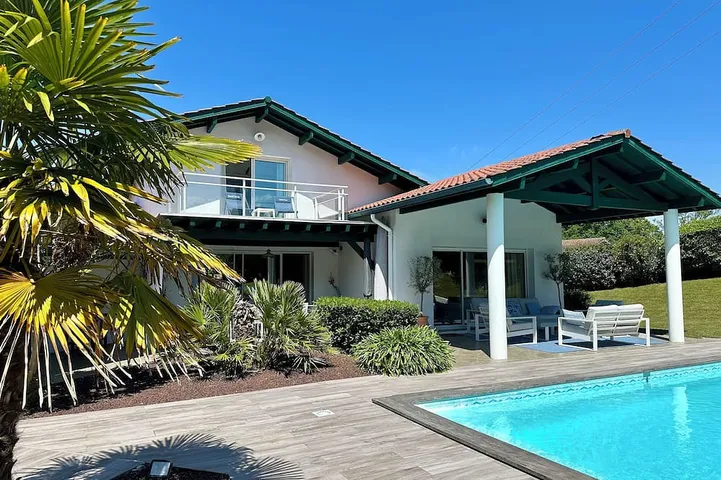 Villa für 14 Personen, mit Balkon und Garten - 1