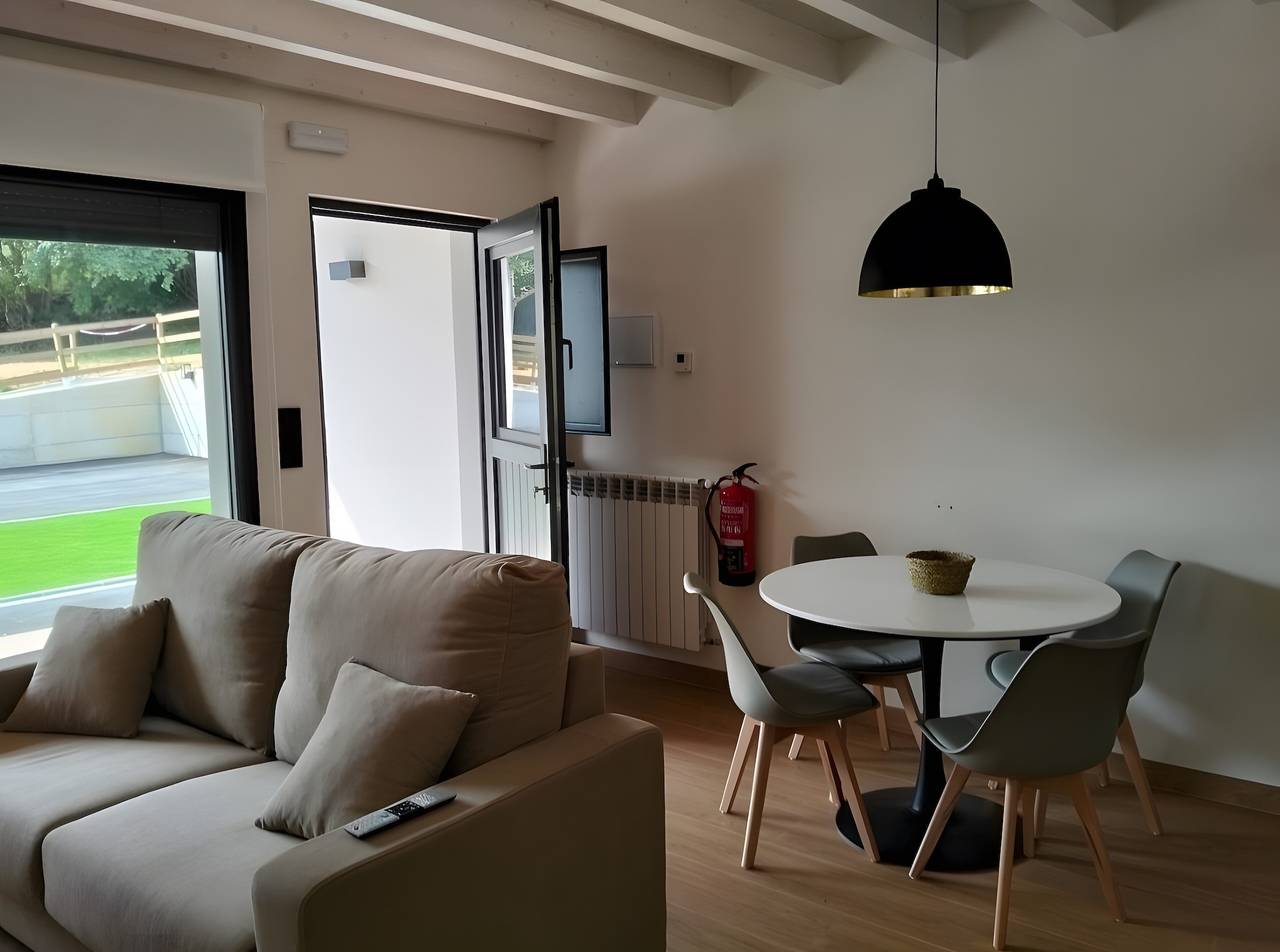 Modernes Apartment mit Bergblick, privater Terrasse und Wlan in Parres, Provincia de Asturias