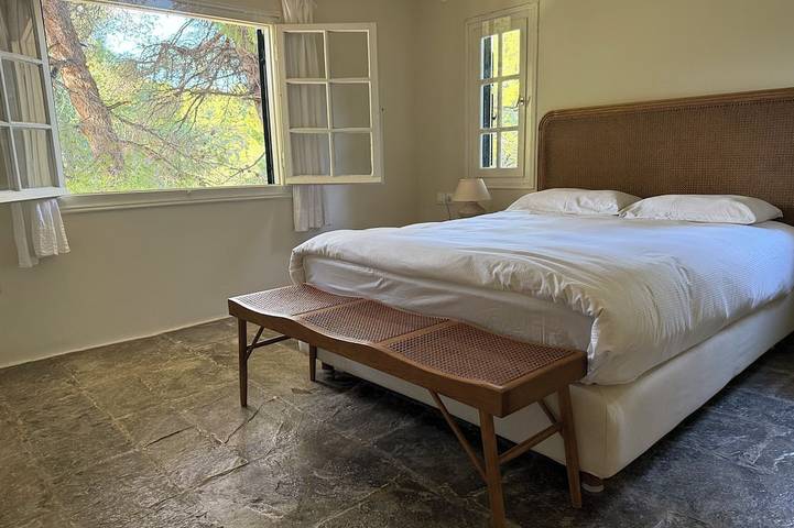 Discover Your Enchanting Retreat in Villa Rhodos Skiathos in Sporaden