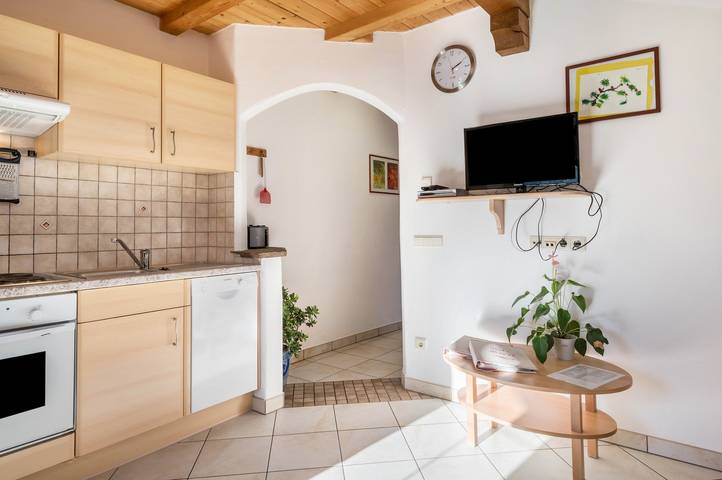 Ganze Wohnung, Ferienwohnung "Gfinkerhof Rosengarten" mit Bergblick, Gemeinschaftsterrasse und Wlan in Oberaicha, Völs am Schlern
