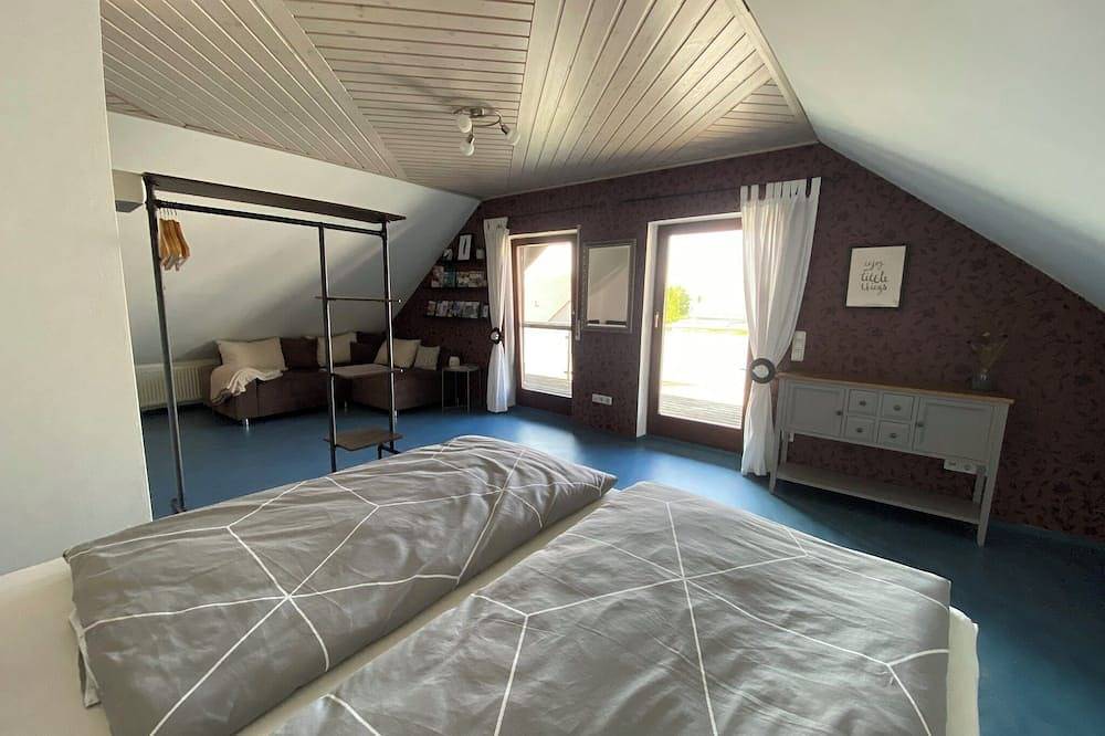 Ganze Wohnung, Ferienwohnung mit 95qm und sonnigem Balkon in Wolframs-Eschenbach, Romantische Straße