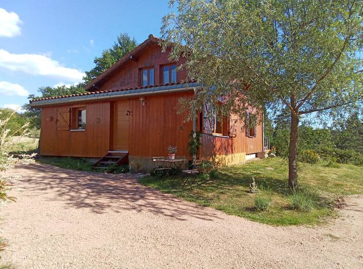 Gîte pour 2 personnes, avec piscine et jardin à Escoutoux