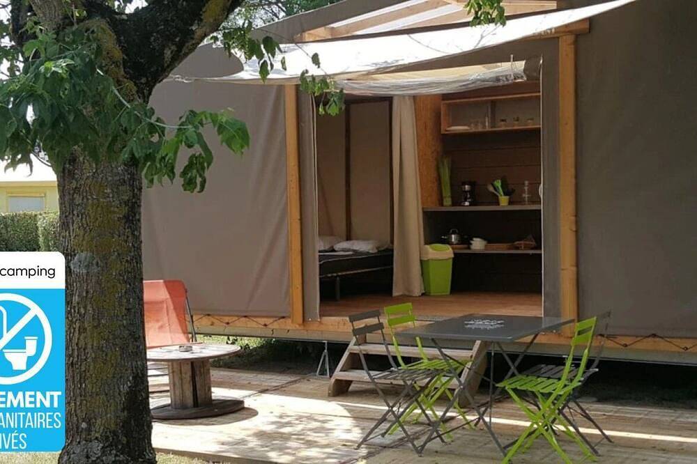 Zecamping 3 étoiles familial piscine chauffée cabane Bbq 17m2 in Hauterives, Région de Valence