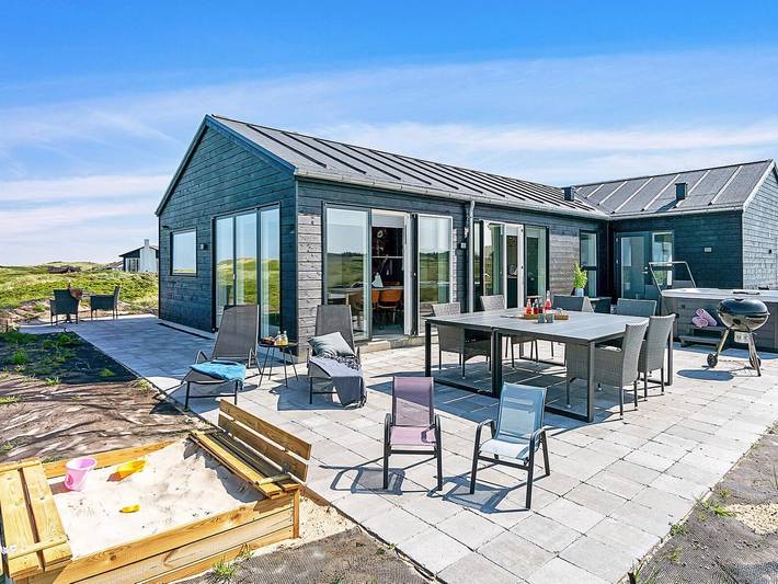 Ferienhaus für 10 Personen, mit Whirlpool und Terrasse sowie Sauna in Grønhøj Strand