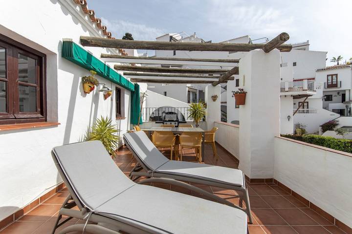 Ganze Wohnung, Ferienwohnung für 4 Personen mit Pool in Playa de Burriana, Nerja