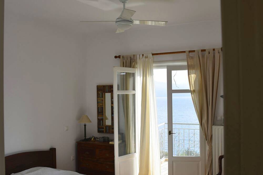 Neue Villa! Atemberaubender Meerblick, Swimmingpool, Strandnähe, Einzigartige Lage in Fokida